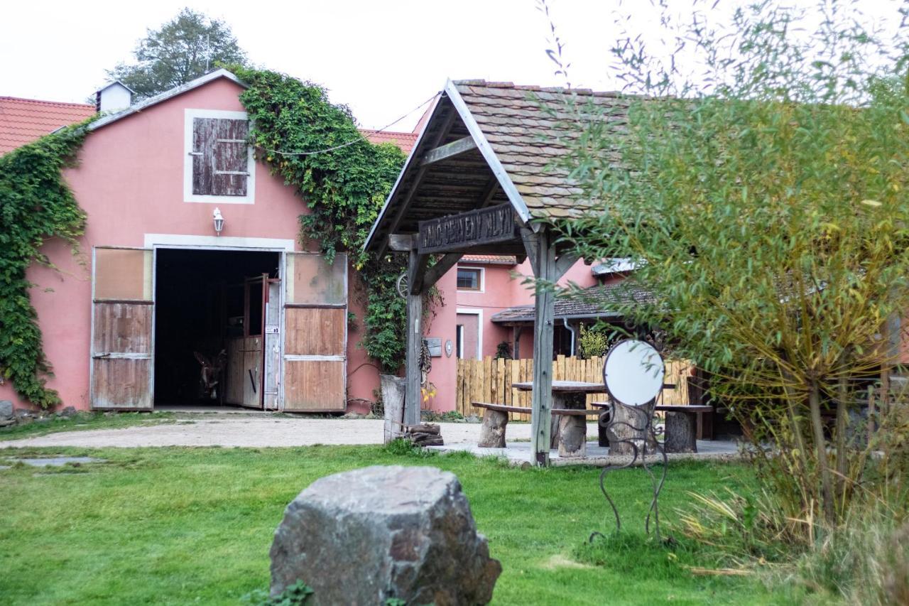 Lisov Ranc Cerveny Mlyn别墅 外观 照片
